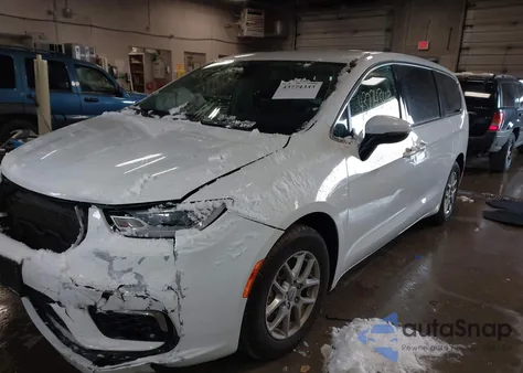 2023 Chrysler Pacifica Touring L z USA, uszkodzony, nr VIN 2C4RC1BG3PR563879